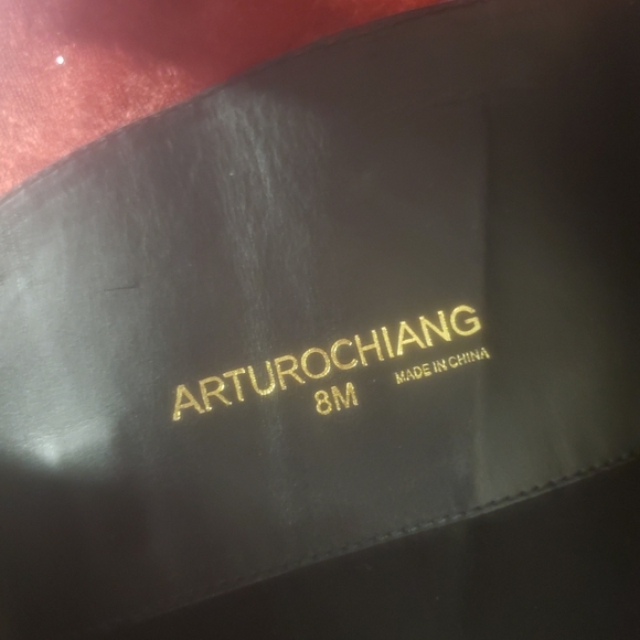 Tall black boots - Picture 5 of 7